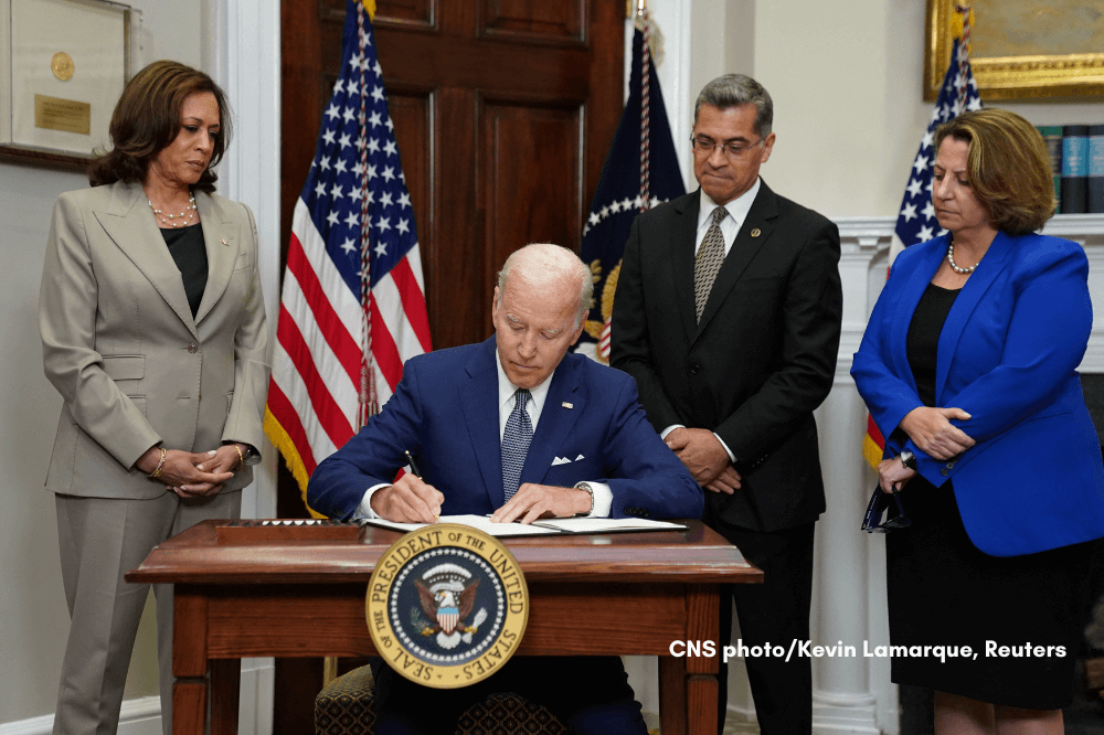 President Biden signs executive order on abortion access July 2022 by Kevin Lemarque, Reuters
